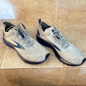 Brooks Levitate 4 Running shoes (Mens size 12)